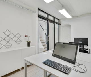 Bureau privé 13 m² 3 postes Coworking Rue Rennequin Paris 75017 - photo 1